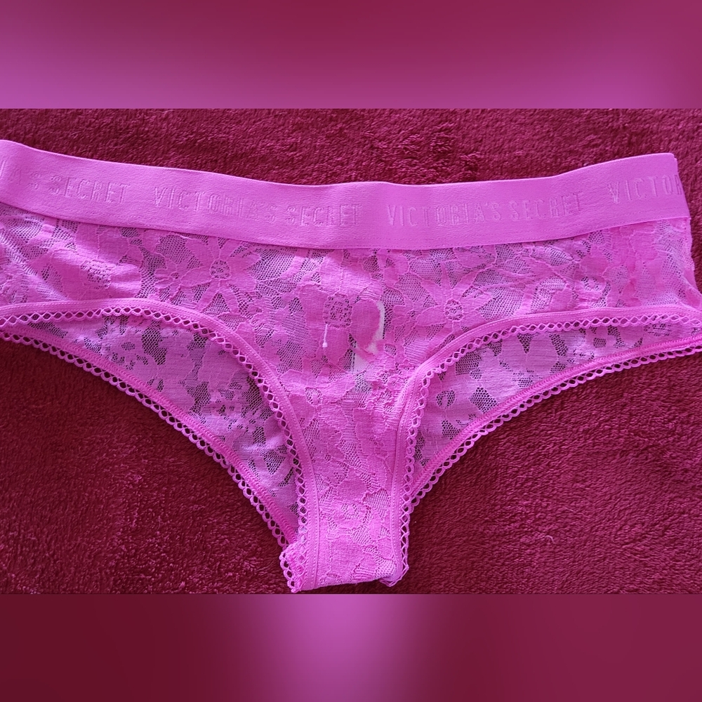 Victoria's Secret "Cheeky" Hot Pink lace Medium panty. New w/o tags.